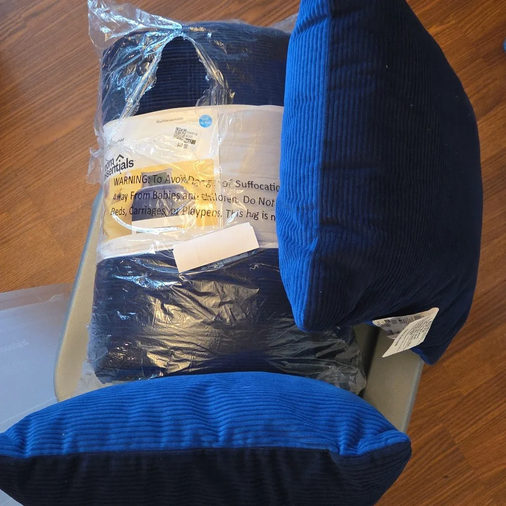 Room Essentials Navy Corduroy Microfiber Comforter With 2 Pillows.    New